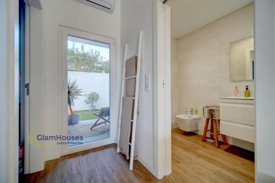 Moradia T4 para Arrendamento em Encarnação Foto 33