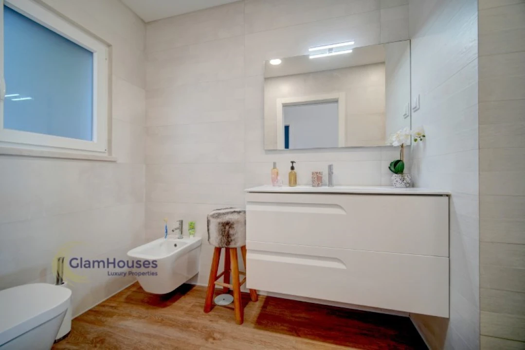 Moradia T4 para Arrendamento em Encarnação Foto 35