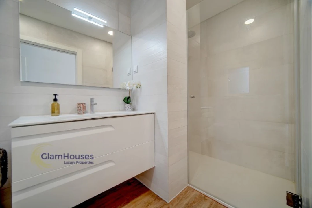 Moradia T4 para Arrendamento em Encarnação Foto 39