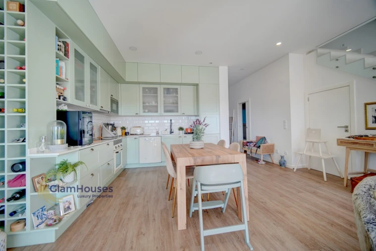 Moradia T4 para Arrendamento em Encarnação Foto 15