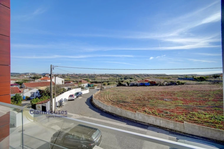 Moradia T4 para Arrendamento em Encarnação Foto 36