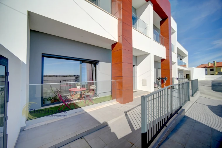 Moradia T4 para Arrendamento em Encarnação Foto 52