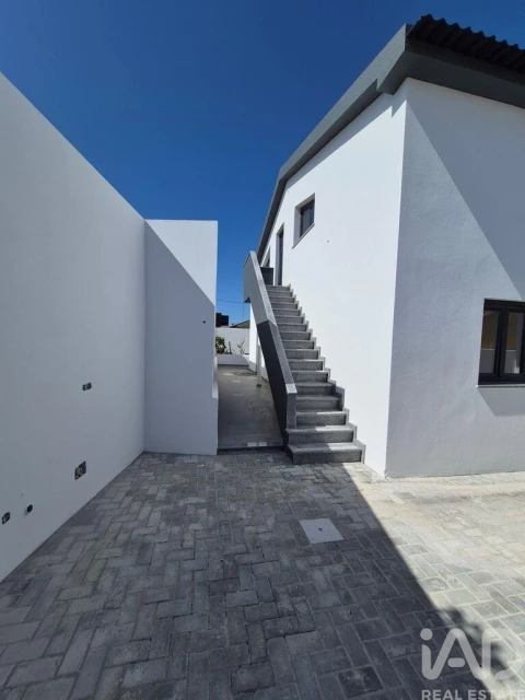 Moradia T3 para Venda em Atouguia da Baleia