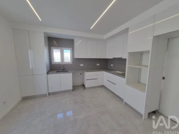 Moradia T3 para Venda em Atouguia da Baleia