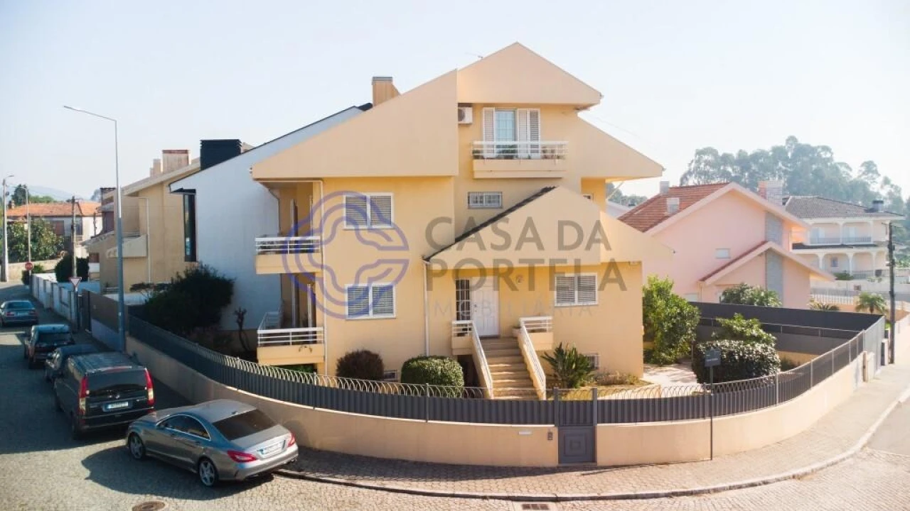 Moradia T3 para Venda em Serzedo e Perosinho Foto 26