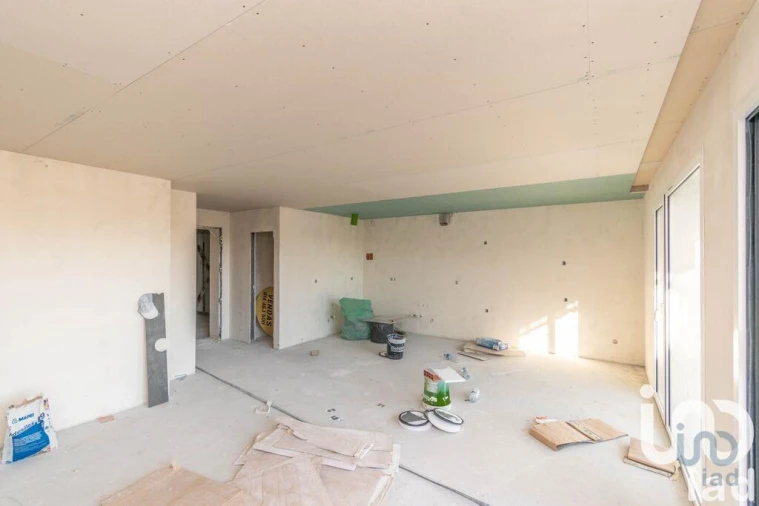 Apartamento T2 para Venda em Parceiros e Azoia Foto 11