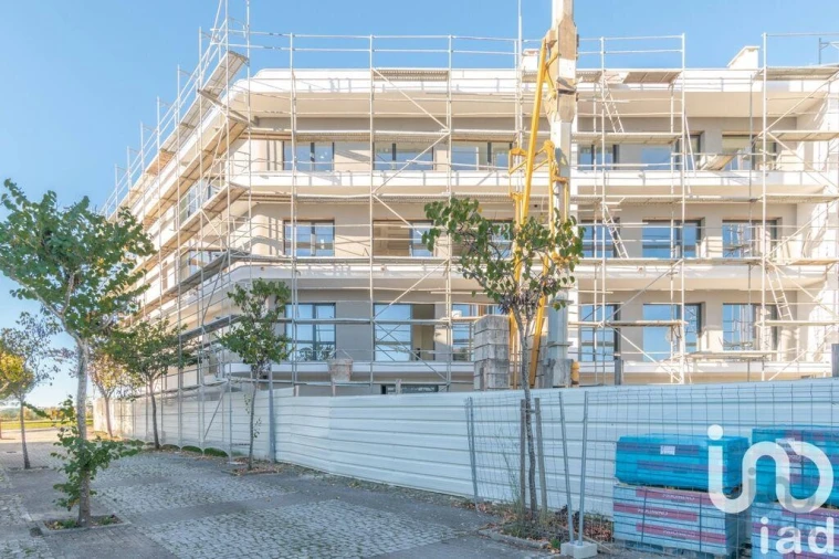 Apartamento T2 para Venda em Parceiros e Azoia Foto 9