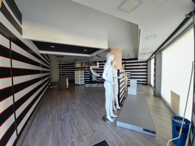 Loja para Arrendamento em Ponte da Barca, V.N. Muía, Paço Vedro Magalhães Foto 10