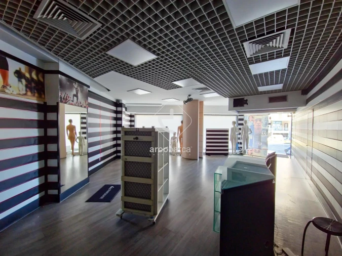 Loja para Arrendamento em Ponte da Barca, V.N. Muía, Paço Vedro Magalhães Foto 7