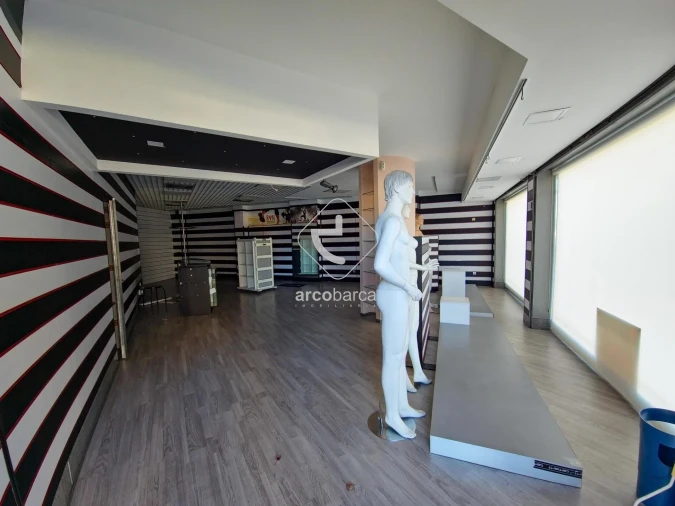 Loja para Arrendamento em Ponte da Barca, V.N. Muía, Paço Vedro Magalhães Foto 3