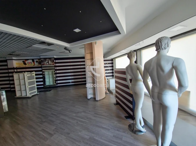 Loja para Arrendamento em Ponte da Barca, V.N. Muía, Paço Vedro Magalhães Foto 9