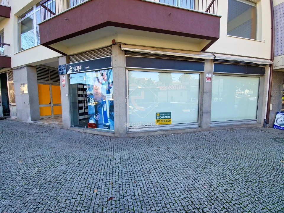 Loja para Arrendamento em Ponte da Barca, V.N. Muía, Paço Vedro Magalhães Foto 1