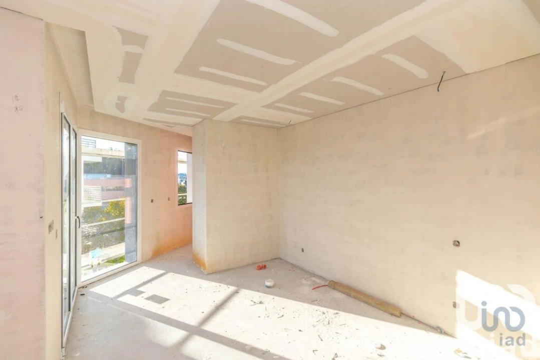 Apartamento T2 para Venda em Parceiros e Azoia Foto 11