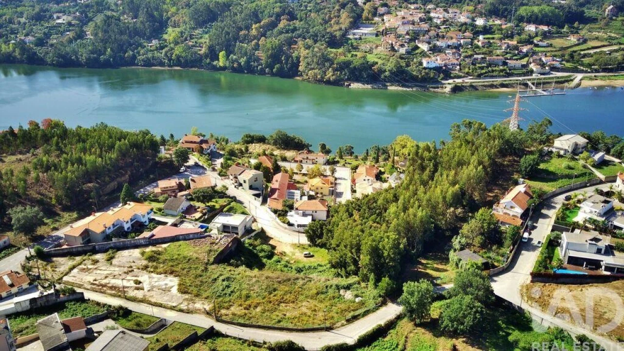 Terreno para Venda em Gondomar (São Cosme), Valbom e Jovim Foto 1