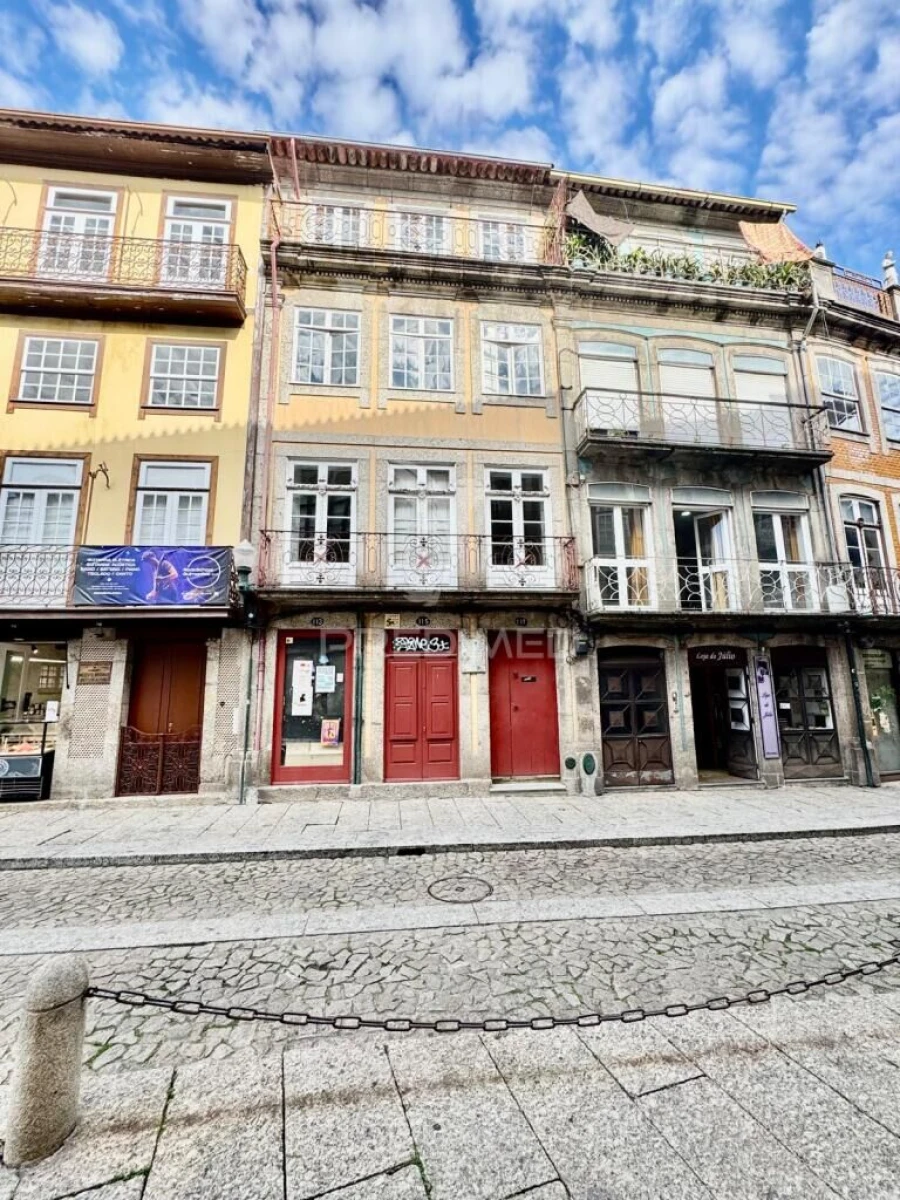 Prédio para Venda em Oliveira, São Paio e São Sebastião Foto 13