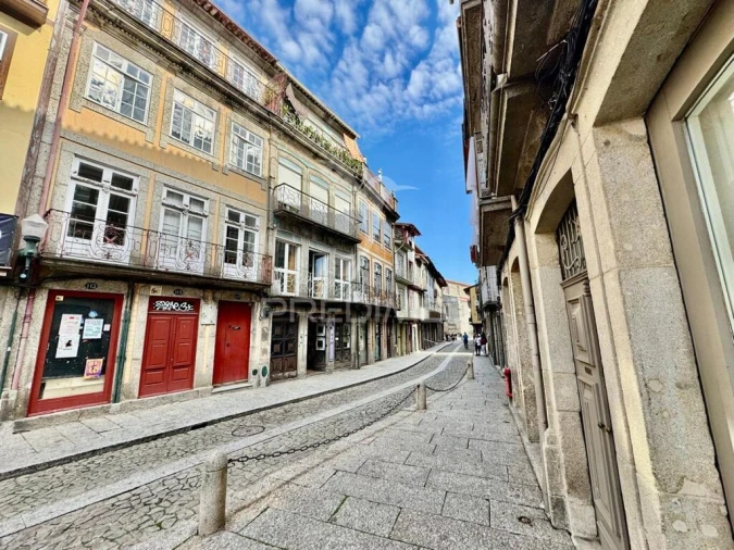 Prédio para Venda em Oliveira, São Paio e São Sebastião Foto 6