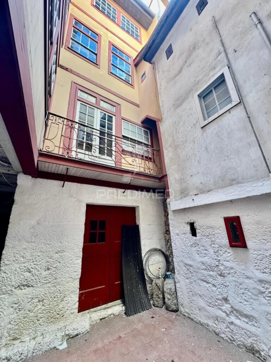 Prédio para Venda em Oliveira, São Paio e São Sebastião Foto 10