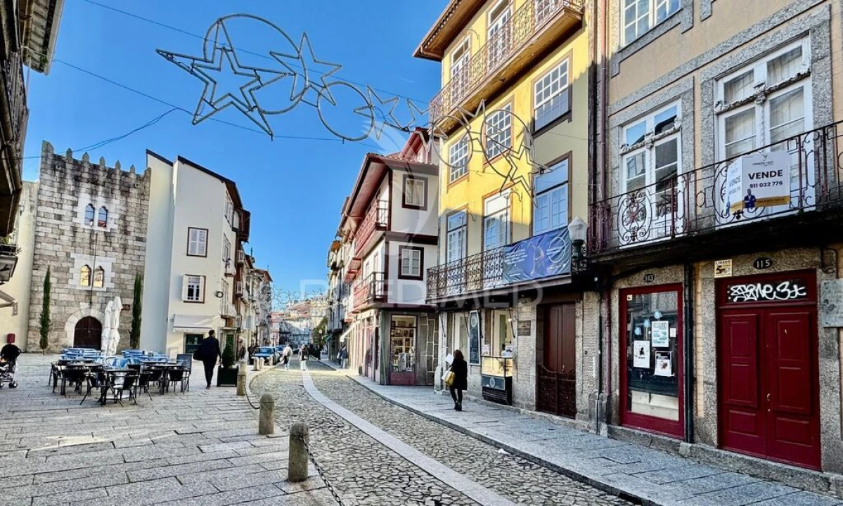 Prédio para Venda em Oliveira, São Paio e São Sebastião Foto 5