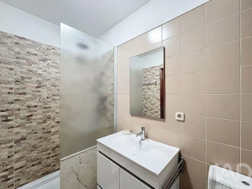 Apartamento T2 para Arrendamento em Aldoar, Foz do Douro e Nevogilde