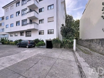 Apartamento T2 para Arrendamento em Aldoar, Foz do Douro e Nevogilde