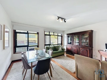 Apartamento T2 para Arrendamento em Aldoar, Foz do Douro e Nevogilde