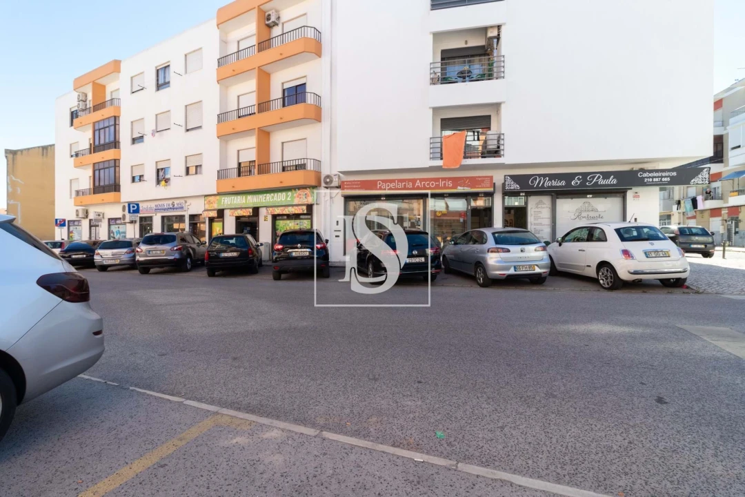 Negócio para Venda em Baixa da Banheira e Vale da Amoreira Foto 1