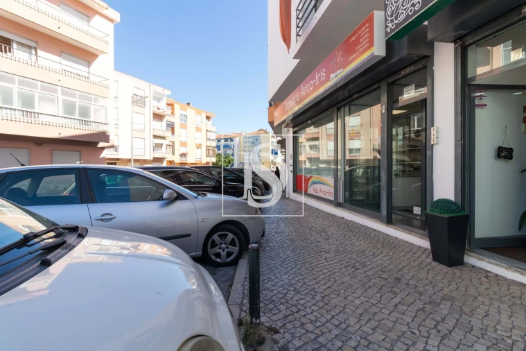 Negócio para Venda em Baixa da Banheira e Vale da Amoreira Foto 2