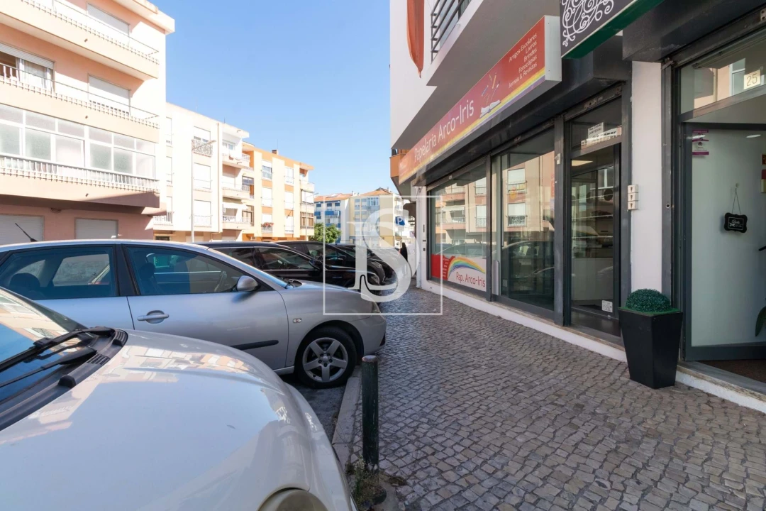 Negócio para Venda em Baixa da Banheira e Vale da Amoreira Foto 2