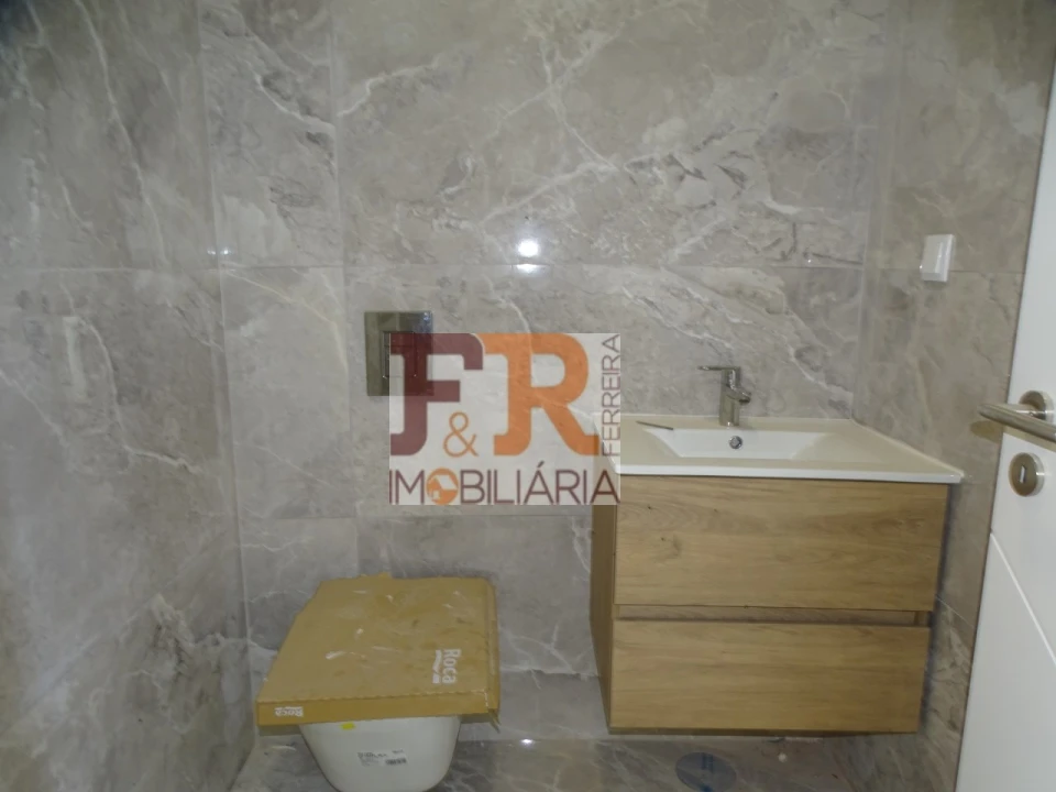 Moradia T4 para Venda em Quinta do Anjo Foto 8