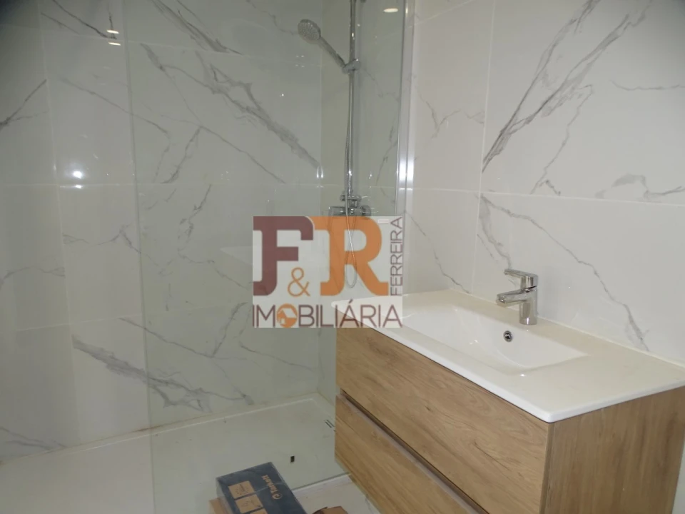 Moradia T4 para Venda em Quinta do Anjo Foto 11