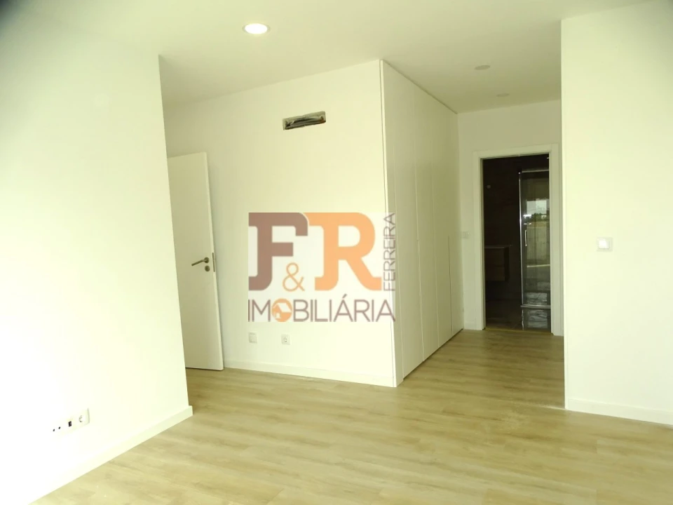 Moradia T4 para Venda em Quinta do Anjo Foto 17