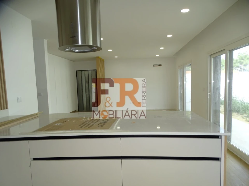 Moradia T4 para Venda em Quinta do Anjo Foto 16