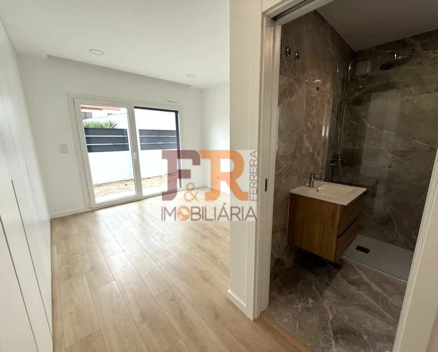 Moradia T4 para Venda em Quinta do Anjo Foto 24