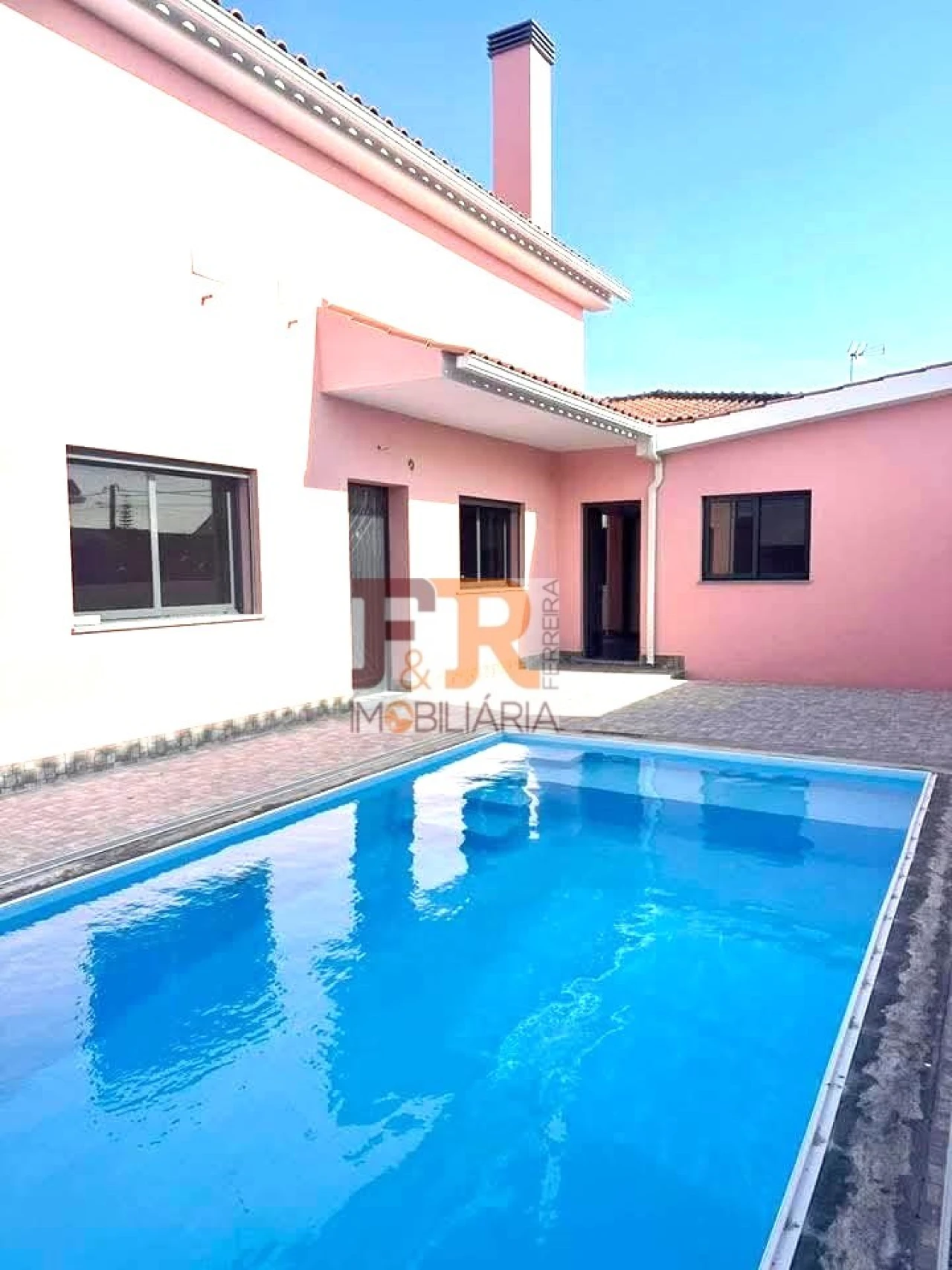 Moradia T4 para Venda em Fernao Ferro Foto 1