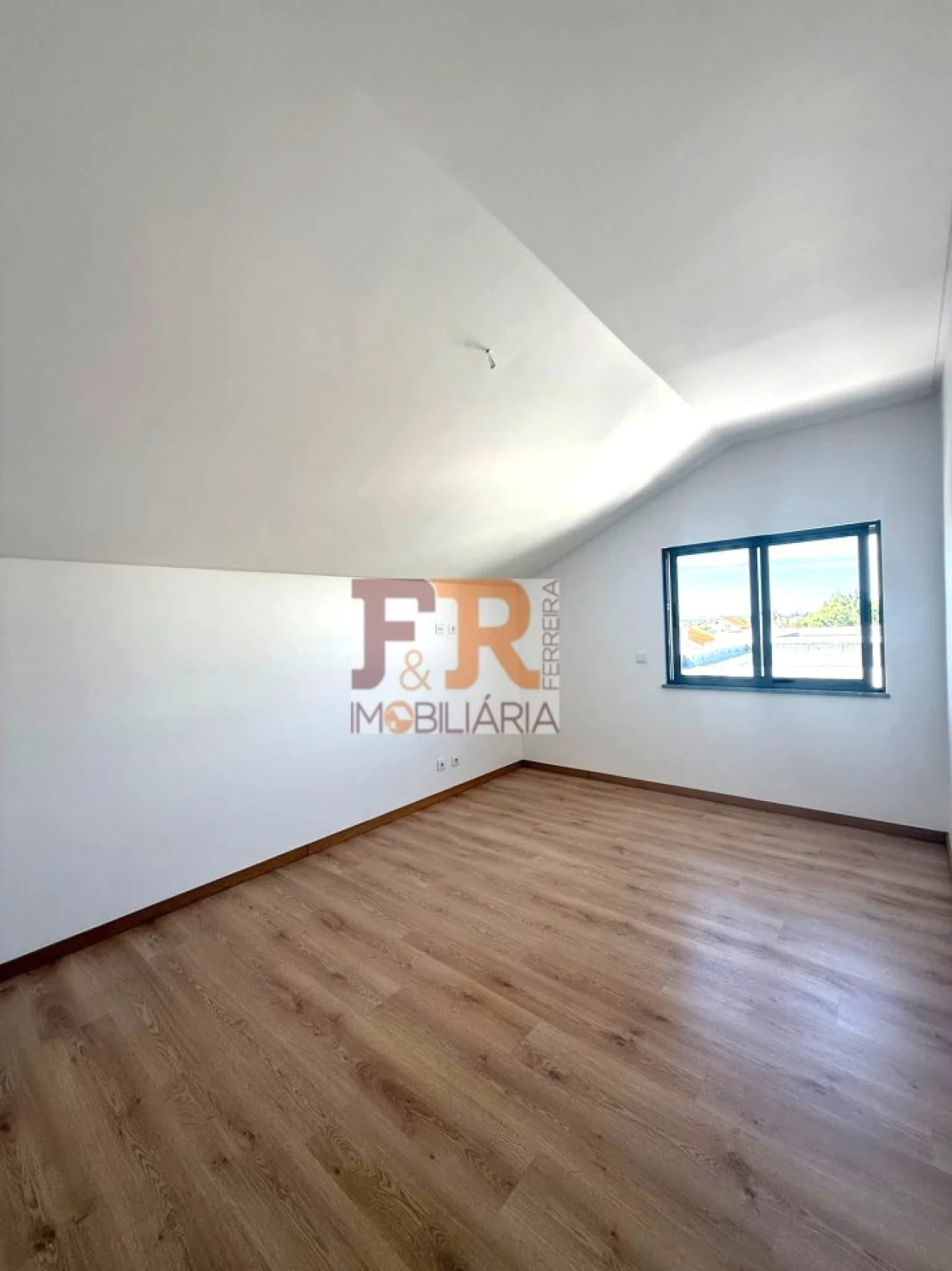 Moradia T4 para Venda em Fernao Ferro Foto 10