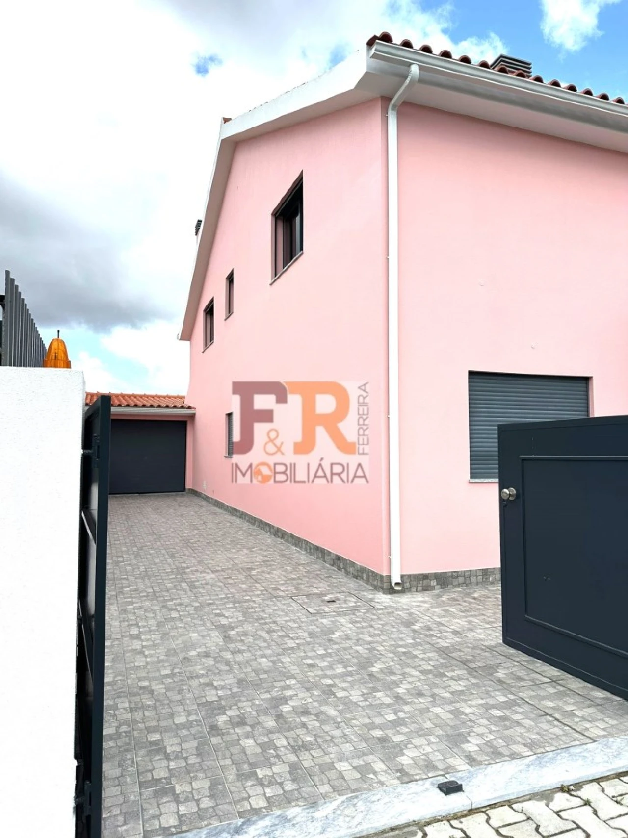 Moradia T4 para Venda em Fernao Ferro Foto 2