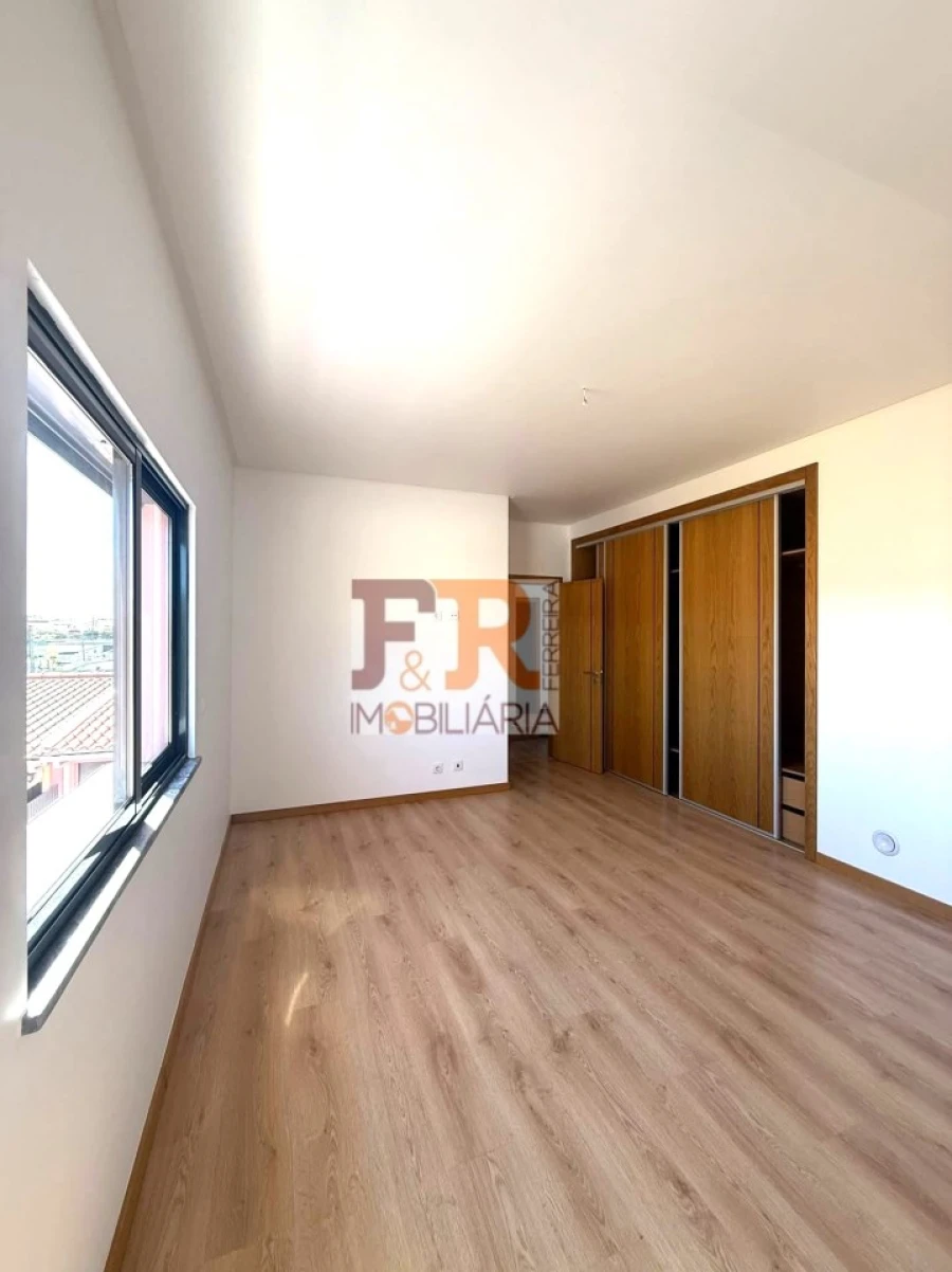 Moradia T4 para Venda em Fernao Ferro Foto 13