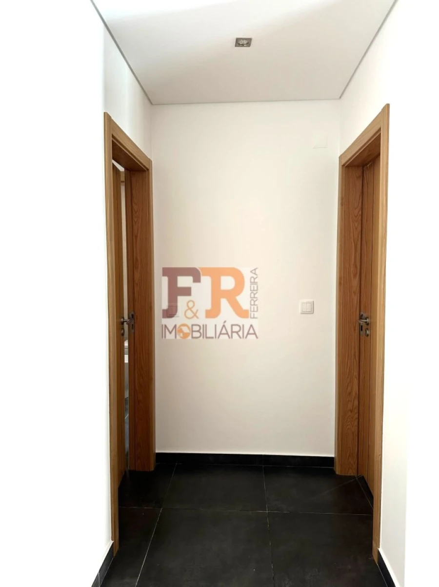 Moradia T4 para Venda em Fernao Ferro Foto 18