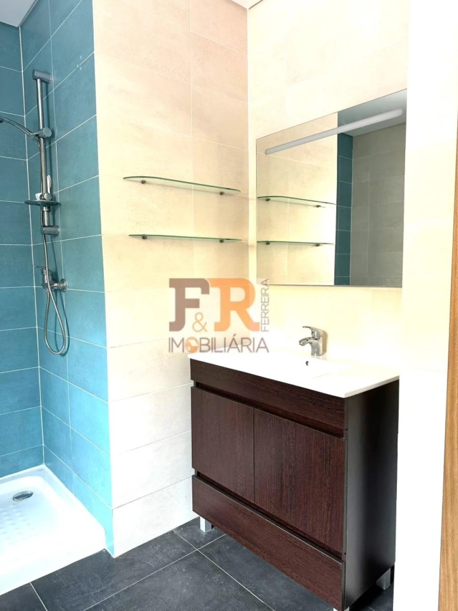 Moradia T4 para Venda em Fernao Ferro Foto 20