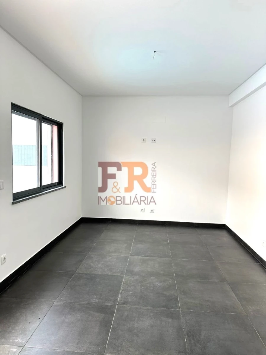 Moradia T4 para Venda em Fernao Ferro Foto 24