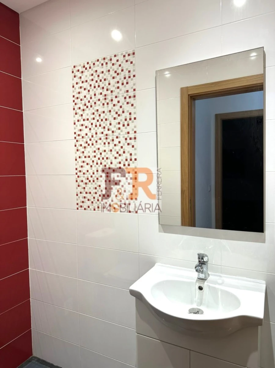 Moradia T4 para Venda em Fernao Ferro Foto 25