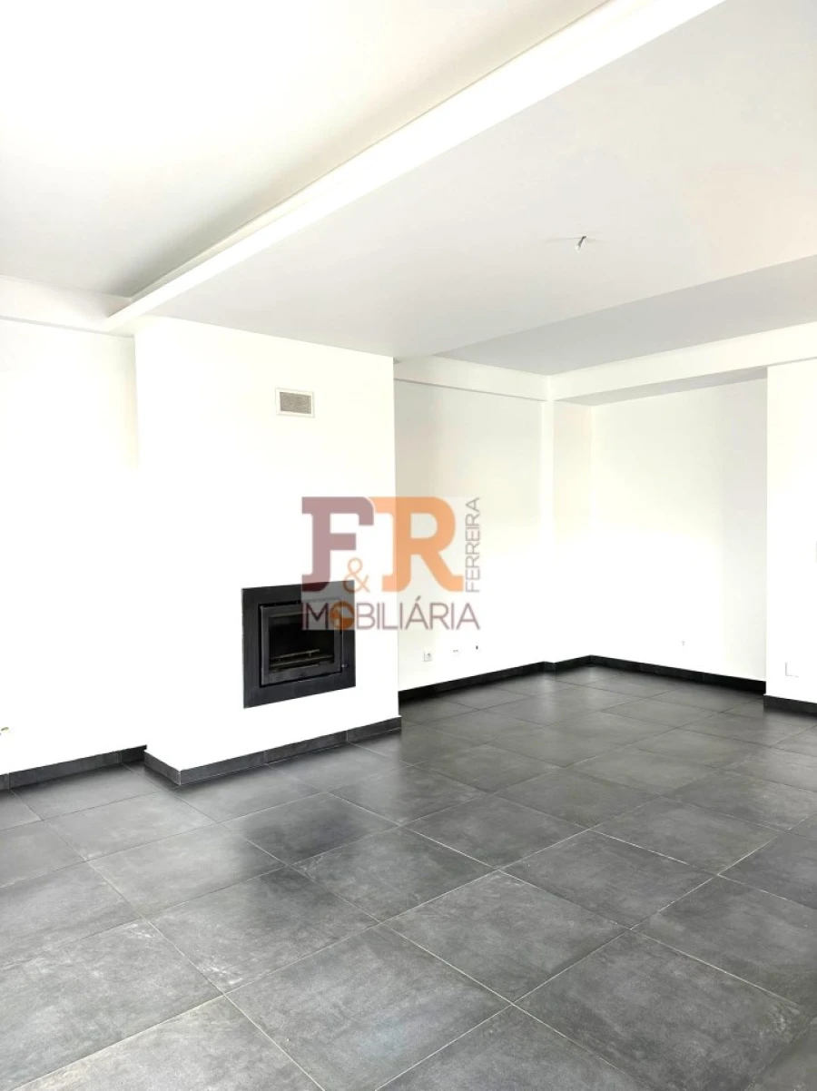 Moradia T4 para Venda em Fernao Ferro Foto 9