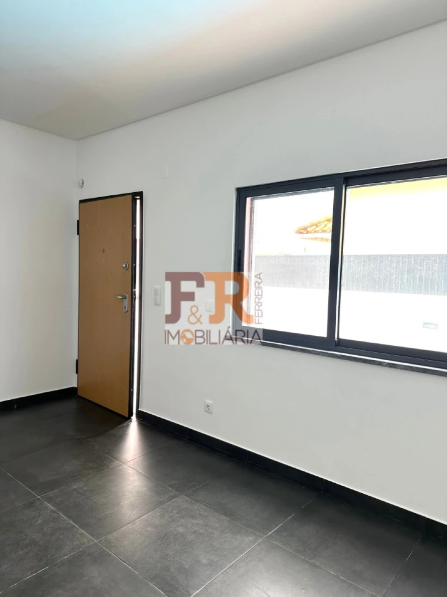 Moradia T4 para Venda em Fernao Ferro Foto 28