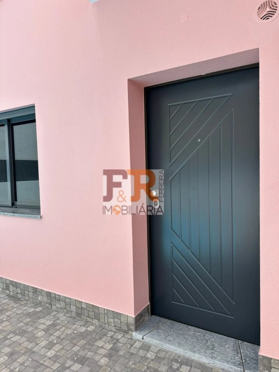 Moradia T4 para Venda em Fernao Ferro Foto 39