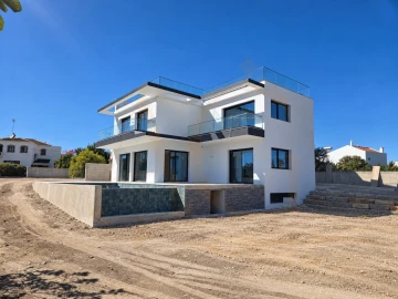 Moradia T4 para Venda em Luz de Tavira e Santo Estêvão
