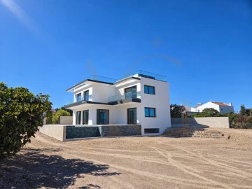 Moradia T4 para Venda em Luz de Tavira e Santo Estêvão