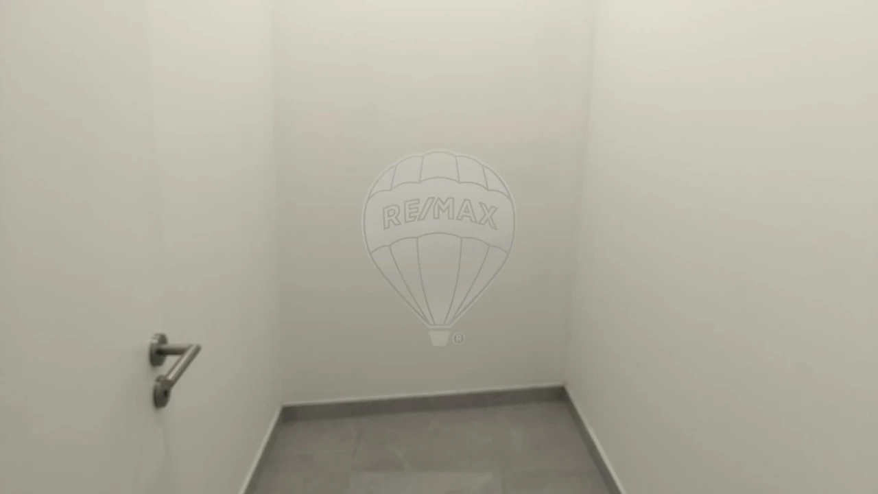 Loja para Arrendamento em Vila Chã, Codal e Vila Cova de Perrinho Foto 7