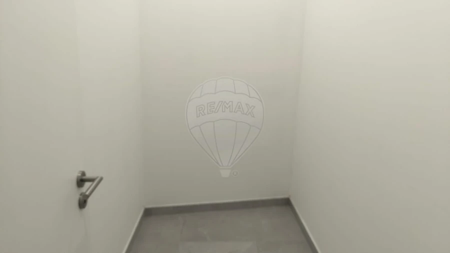 Loja para Arrendamento em Vila Chã, Codal e Vila Cova de Perrinho Foto 7