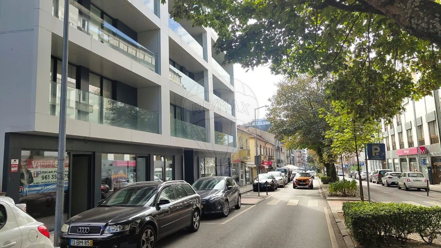 Loja para Arrendamento em Vila Chã, Codal e Vila Cova de Perrinho