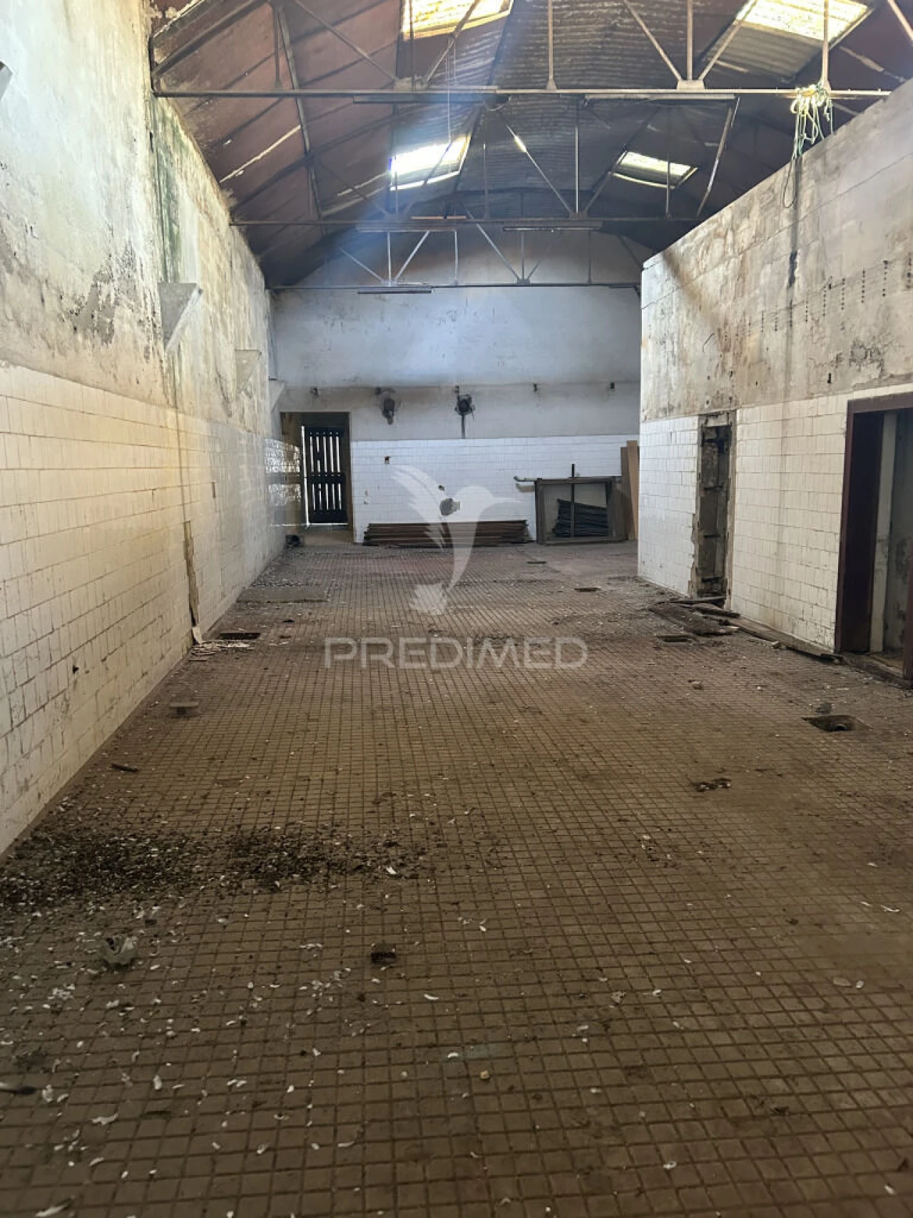 Armazém para Venda em Milheiros Foto 2